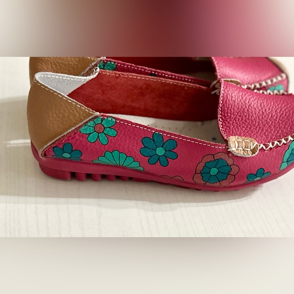 Pink Floral Leather NWOT Loafers Remote Control Bottom Size 6 Women’s Multicolor - Picture 7 of 9